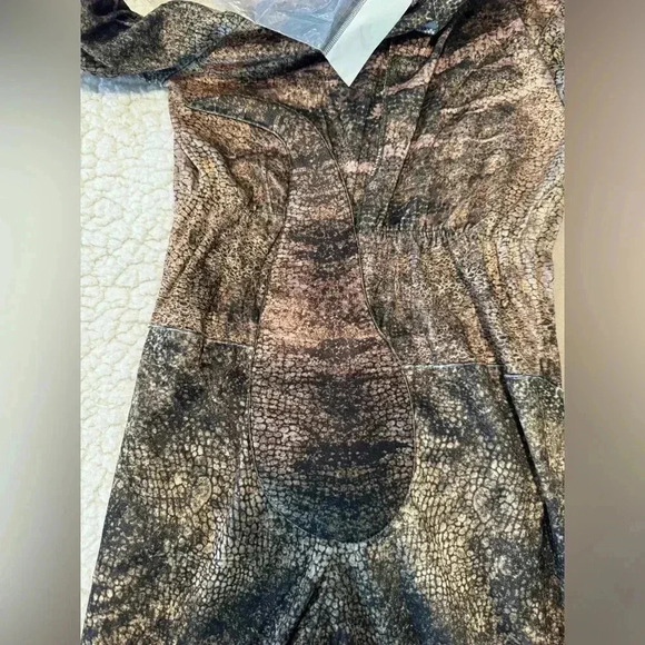 Disguise Jurassic World T Rex child costume. NWT. XS 3-4T glowing eyes - Picture 9 of 9